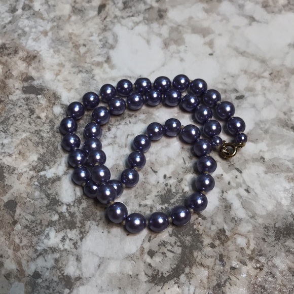 Vintage Faux Pearl Necklace / Choker, Purple, Individually Knotted; 15" - Picture 4 of 7